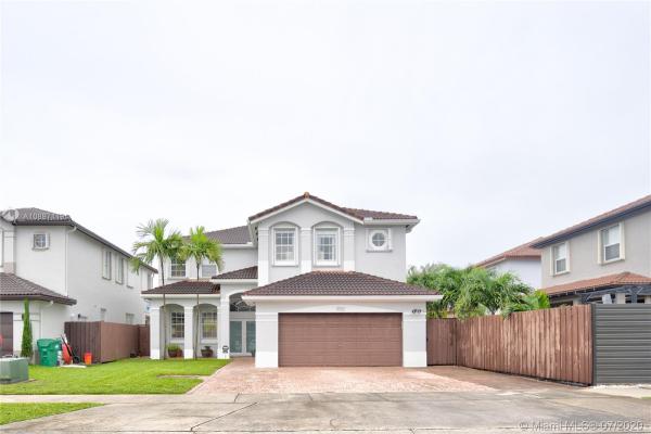 1052 SW 144th Pl, Unincorporated Dade County, Florida 33184, image 2