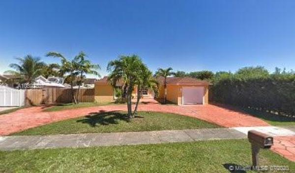 Country Lake Manors, 19473 NW 61st Ave, Country Club, Florida 33015, image 2
