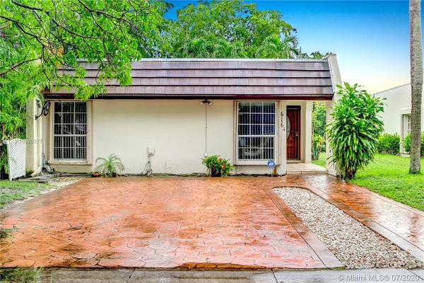 Lake Hilda, 6764 Crooked Palm Ter, Miami Lakes, Florida 33014, image 2