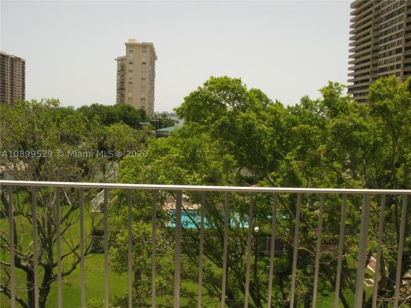 11111 Biscayne Blvd #4D, Unincorporated Dade County, Florida 33181, image 2