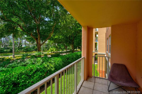 The Yacht Club At Aventura, 19555 E Country Club Dr #8202, Aventura, Florida 33180, image 2