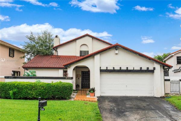 Patio Homes At The Moors, 6129 NW 176th Ter, Country Club, Florida 33015, image 2