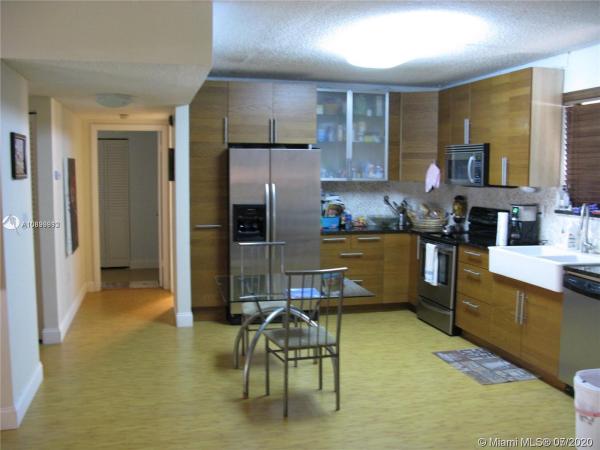 Summertree Village, 481 Ives Dairy Rd #205-4, Ives Estates, Florida 33179, image 2
