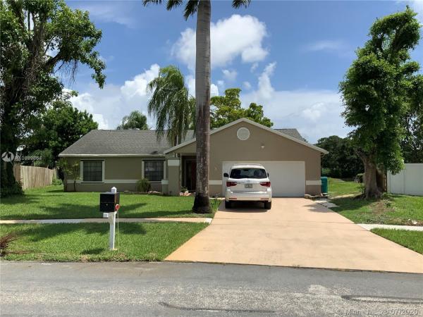 3 Cedar Cir, Boynton Beach, Florida 33436, image 2