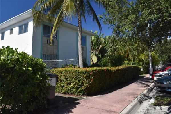 Barinz, 1188 Marseille Dr #4, Miami Beach, Florida 33141, image 2