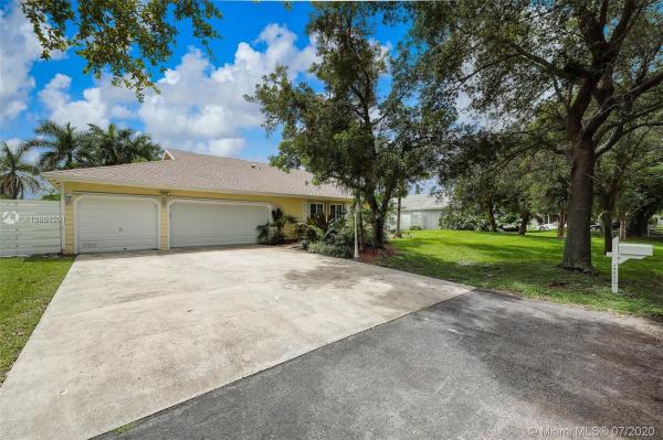 Robin's Run West, 14821 SW 149th Ave, Country Walk, Florida 33196, image 2
