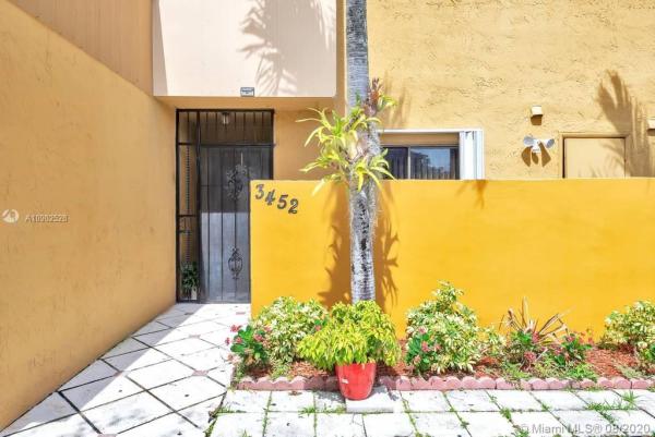 The Park Townhomes, 3452 SW 112th Ave #12-2, University Park, Florida 33165, image 2