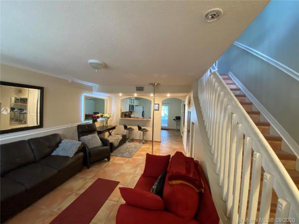 Santa Navila Villas, 8416 NW 103rd St #107B, Hialeah Gardens, Florida 33016, image 2