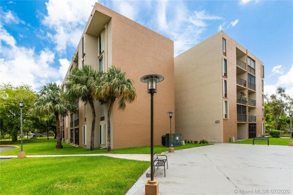 Parkside, 9110 Fontainebleau Blvd #302, Fountainebleau, Florida 33172, image 2