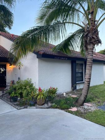 Village Homes At Lakes Of The Meadow, 15225 SW 48th Ter #E-82, Kendall West, Florida 33185, image 2