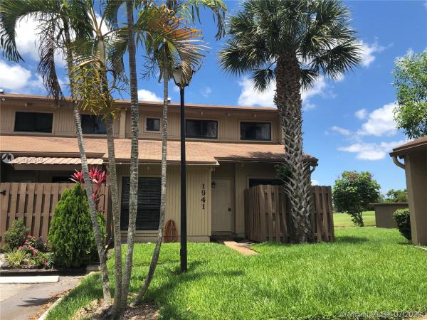 The Escape At Arrowhead, 1941 SW 82nd Ave, Davie, Florida 33324, image 2