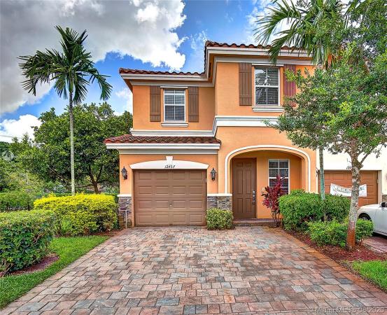 Emerald Creek Townhomes, 12457 Emerald Creek Mnr, Plantation, Florida 33324, image 2
