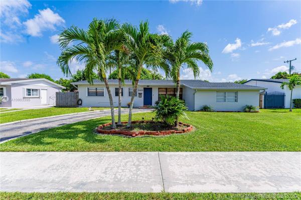 Heftler Homes, 10430 SW 50th Ter, Westwood Lakes, Florida 33165, image 2