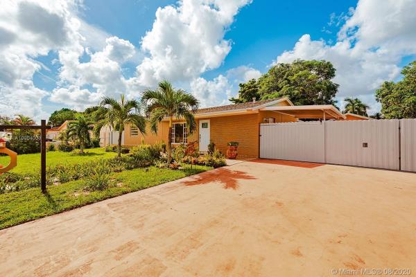 Carol City Gardens, 4050 NW 200th St, Miami Gardens, Florida 33055, image 2