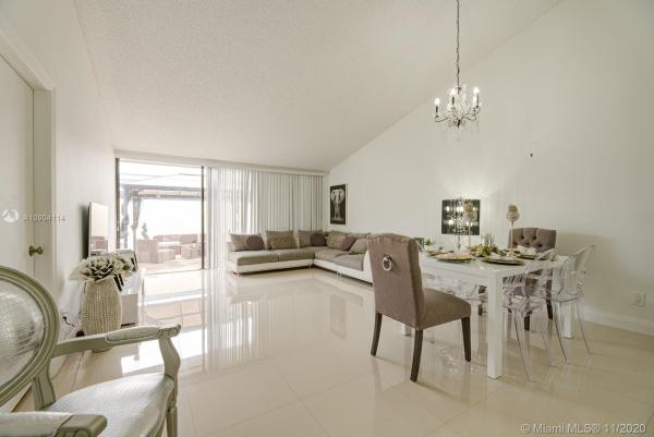 Villas Of Deerwood, 14819 SW 125th Ct, Three Lakes, Florida 33186, image 2