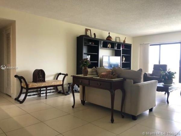 Canongate, 800 NE 195th St #410, Ives Estates, Florida 33179, image 2