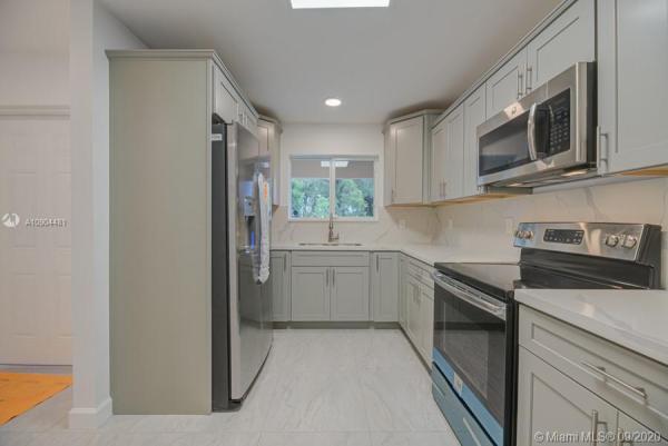 Hialeah Heights, 3138 NW 57th St, Brownsville, Florida 33142, image 2
