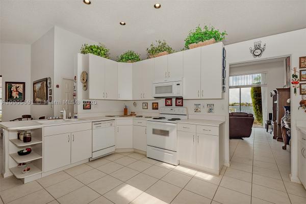 Silver Lakes, 14901 SW 136th Pl, Three Lakes, Florida 33186, image 2