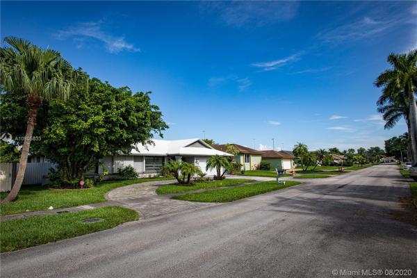 Glen Cove West, 9620 SW 118th Pl, Kendall, Florida 33186, image 2