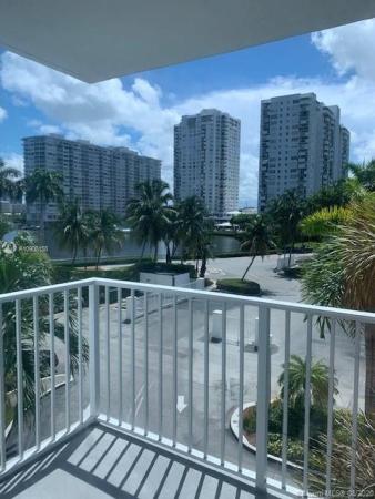 Admirals Port West, 2801 NE 183rd St #309W, Aventura, Florida 33160, image 2
