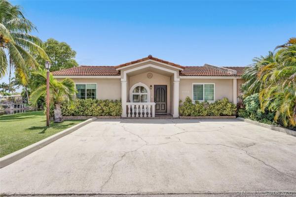 San Mateo, 17224 NW 72nd Ave #17224, Country Club, Florida 33015, image 2