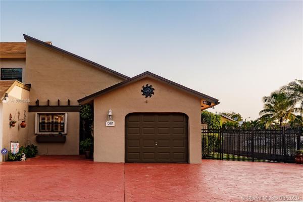 Westwind Lakes Twin Villas, 15453 SW 71st St, Kendall West, Florida 33193, image 2