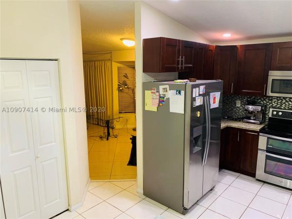 9711 W Daffodil Ln, Miramar, Florida 33025, image 2