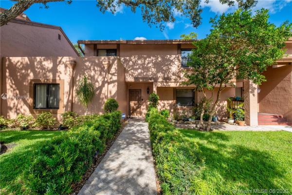 Townhomes Of Rock Creek, 12 Chestnut Cir, Cooper City, Florida 33026, image 2