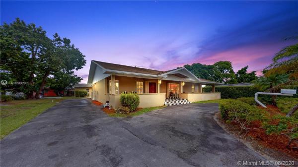 Westwood Lakes Residential, 4025 SW 107th Ct, Westwood Lakes, Florida 33165, image 2