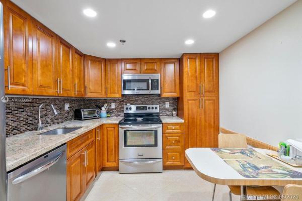 Winston Towers 600, 210 174th St #1403, Sunny Isles Beach, Florida 33160, image 2