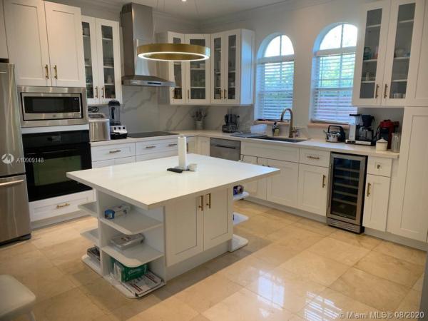 Aventura Bay Townhomes, 18420 NE 30th Ave, Aventura, Florida 33160, image 2