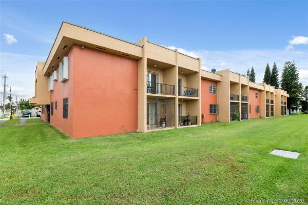 Luxury Coral Living, 9000 SW 24th St #212B, Westchester, Florida 33165, image 2
