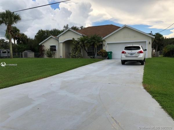 1786 SW Bradway Ln, Florida 34953, image 2