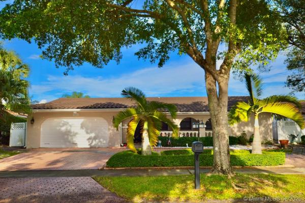 Lake Glenn Ellen, 15011 Dunbarton Pl, Miami Lakes, Florida 33016, image 2