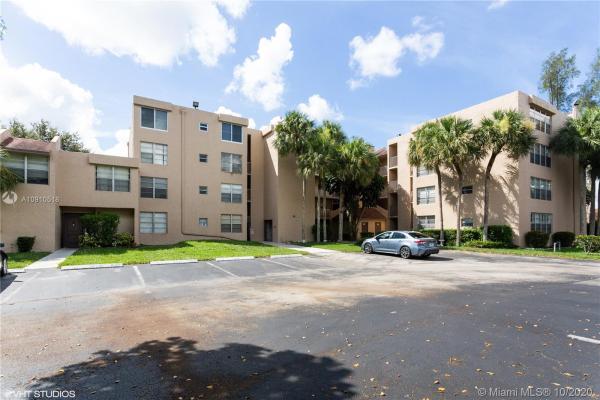 Live Oak Of Pine Island Ridge, 9470 Live Oak Pl #105, Davie, Florida 33324, image 2