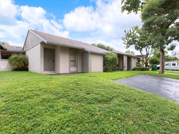 Heftler Townhouses, 11245 SW 116th Ln #11245, Kendall, Florida 33176, image 2