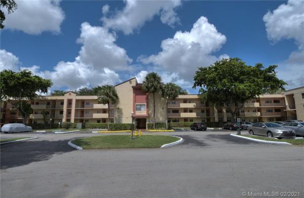 Miramar Club, 3410 Foxcroft Rd #215, Miramar, Florida 33025, image 2