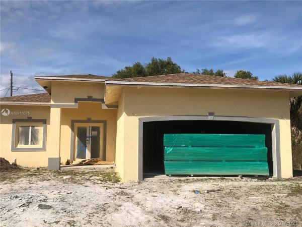 2741 SE Melaleuca Blvd, Florida 34952, image 2