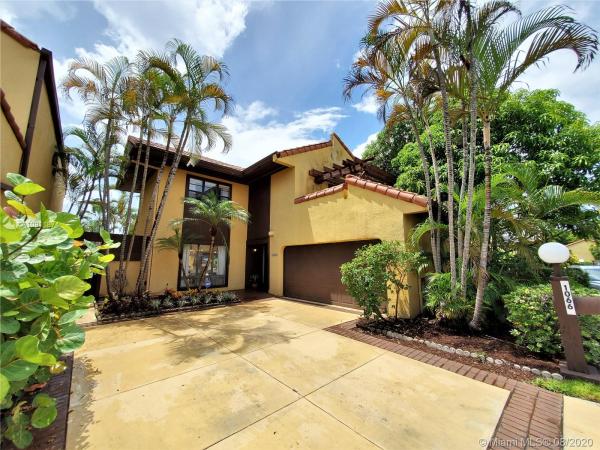 California Club Homes, 1066 NE 203rd Ln, Ives Estates, Florida 33179, image 2
