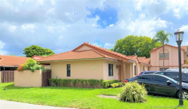 Villa Homes At The Moors, 17281 NW 60th Ct #17281, Country Club, Florida 33015, image 2