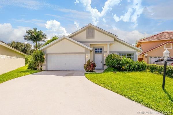 Lake Point, 2002 Lake Breeze Ct, Wellington, Florida 33414, image 2