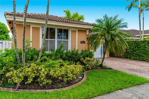 Spanish Lakes, 19911 NW 79th Ave, Hialeah, Florida 33015, image 2