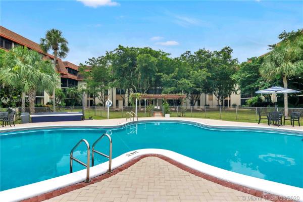 Cedar Glenn, 671 NE 195th St #114E, Ives Estates, Florida 33179, image 2