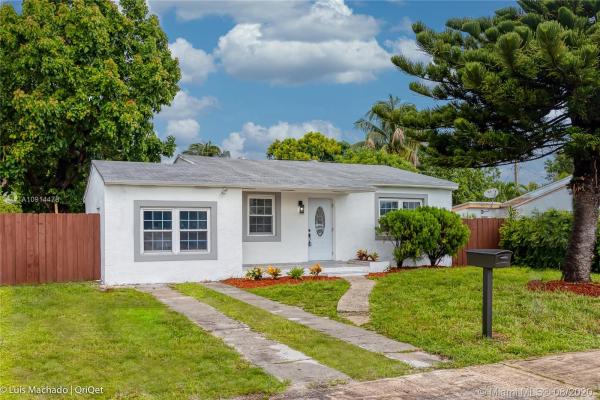 Sunshine Manor, 2615 Fletcher Ct, Hollywood, Florida 33020, image 2
