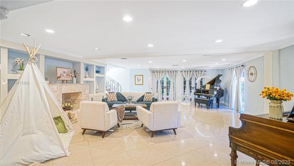 Riviera, 6210 Leonardo St, Coral Gables, Florida 33146, image 2