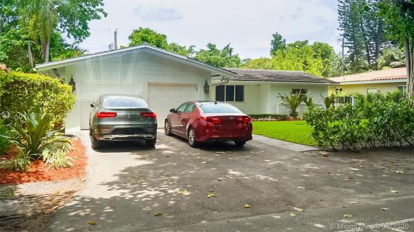 Coconut Grove Manor, 4720 Ingraham Ter, Coral Gables, Florida 33133, image 2