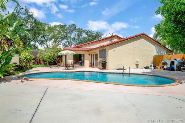 Oak Lake At The Hammocks, 9017 SW 150th Ave, The Hammocks, Florida 33196, image 2