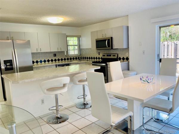Trellises, 10681 N Saratoga Dr, Cooper City, Florida 33026, image 2