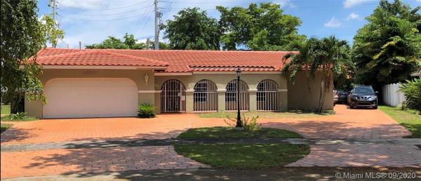 Loch Ness, 16511 Stonehaven Rd, Miami Lakes, Florida 33014, image 2