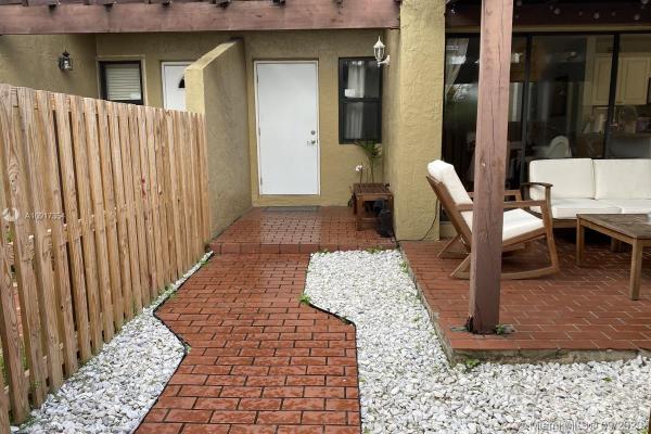 Indian Lake Village, 10280 NW 9th St Cir #102, Fountainebleau, Florida 33172, image 2